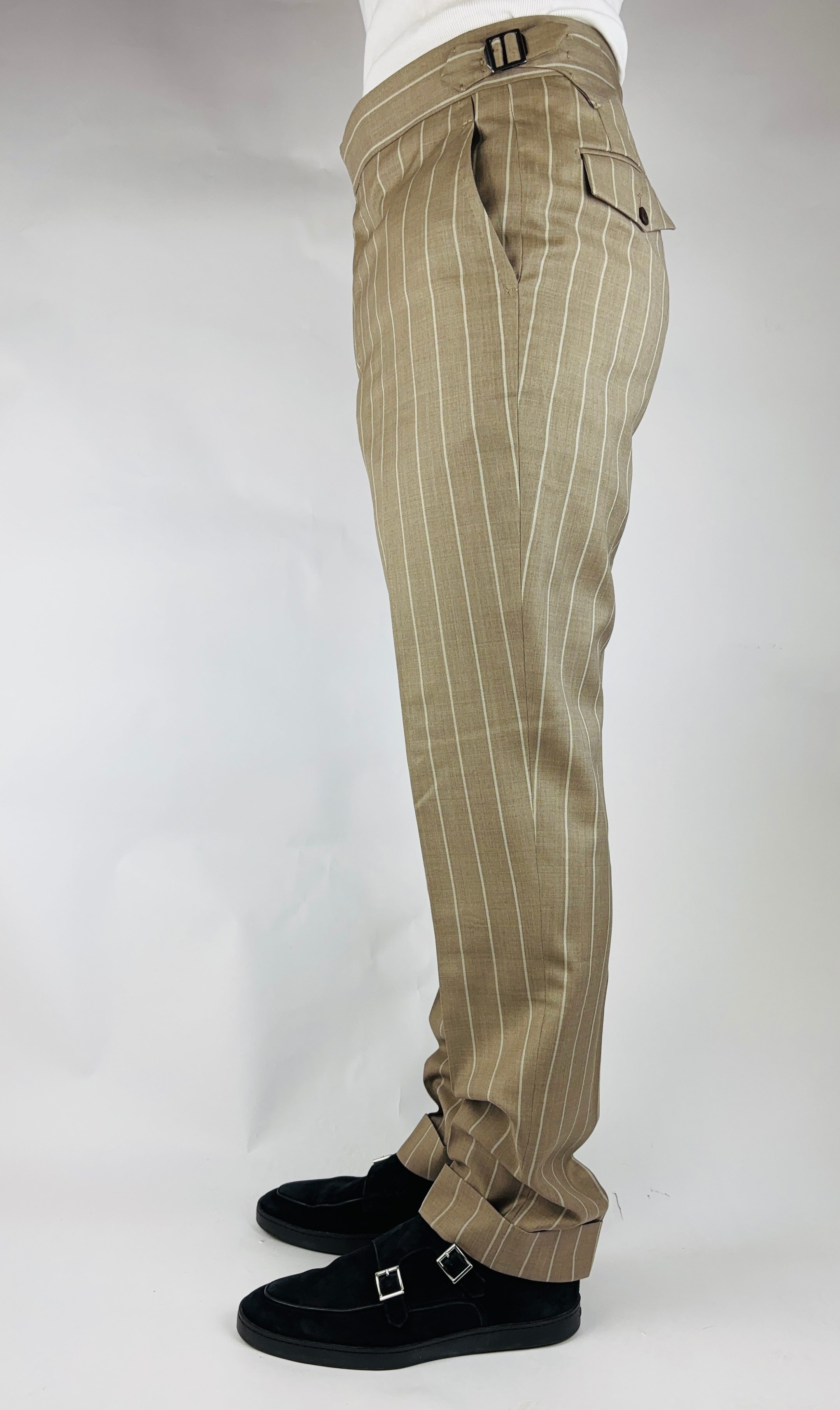 Straight cut trousers in brown with side adjuster