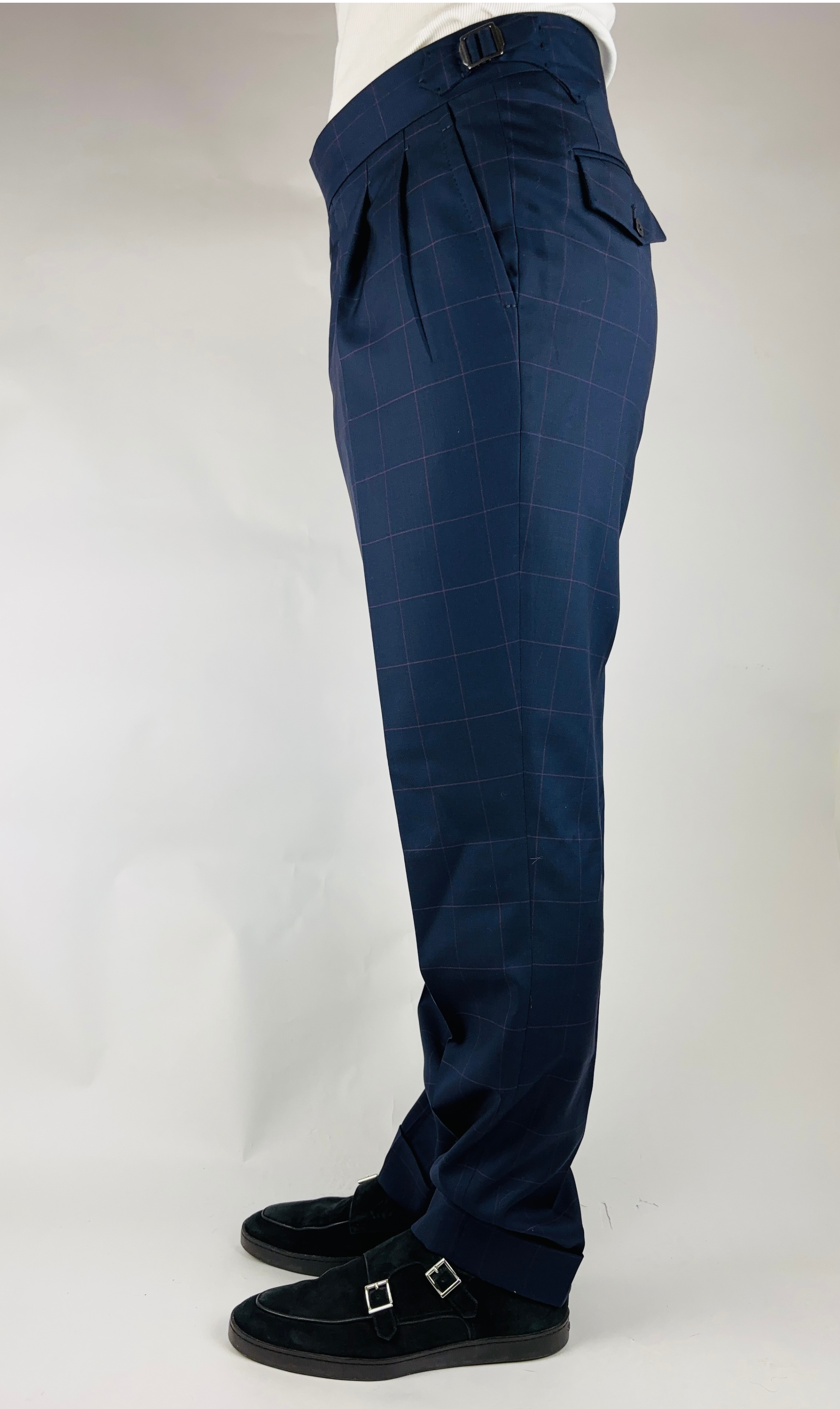 Straight cut trousers in brown with side adjuster