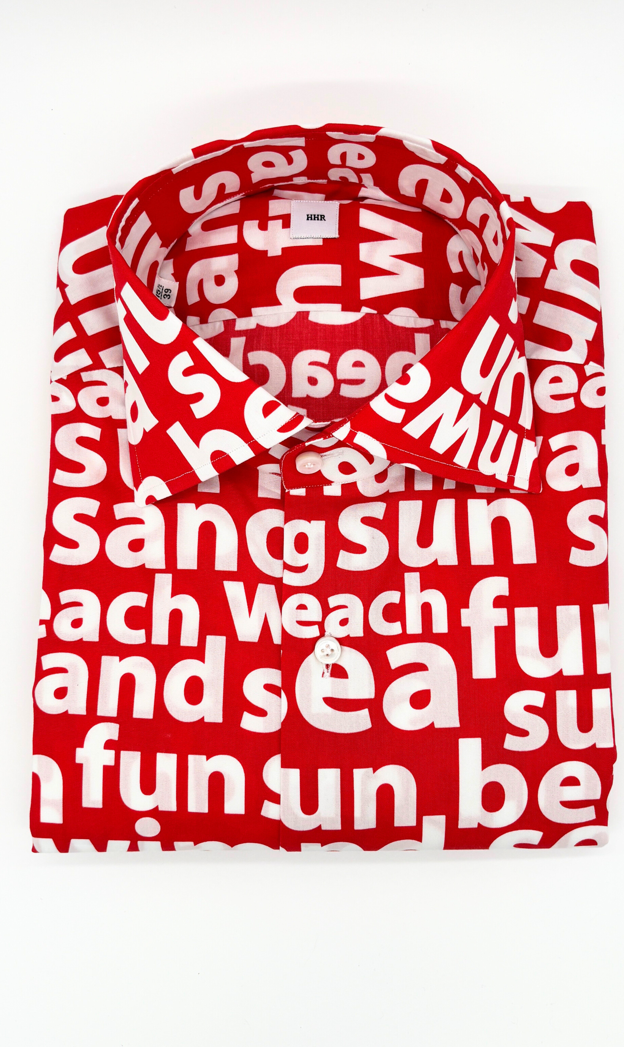 Nachhaltiges Herrenhemd mitSurfer Schrift, Slim-Fit-Schnitt, handgefertigt in Italien aus ägyptischer Baumwolle.