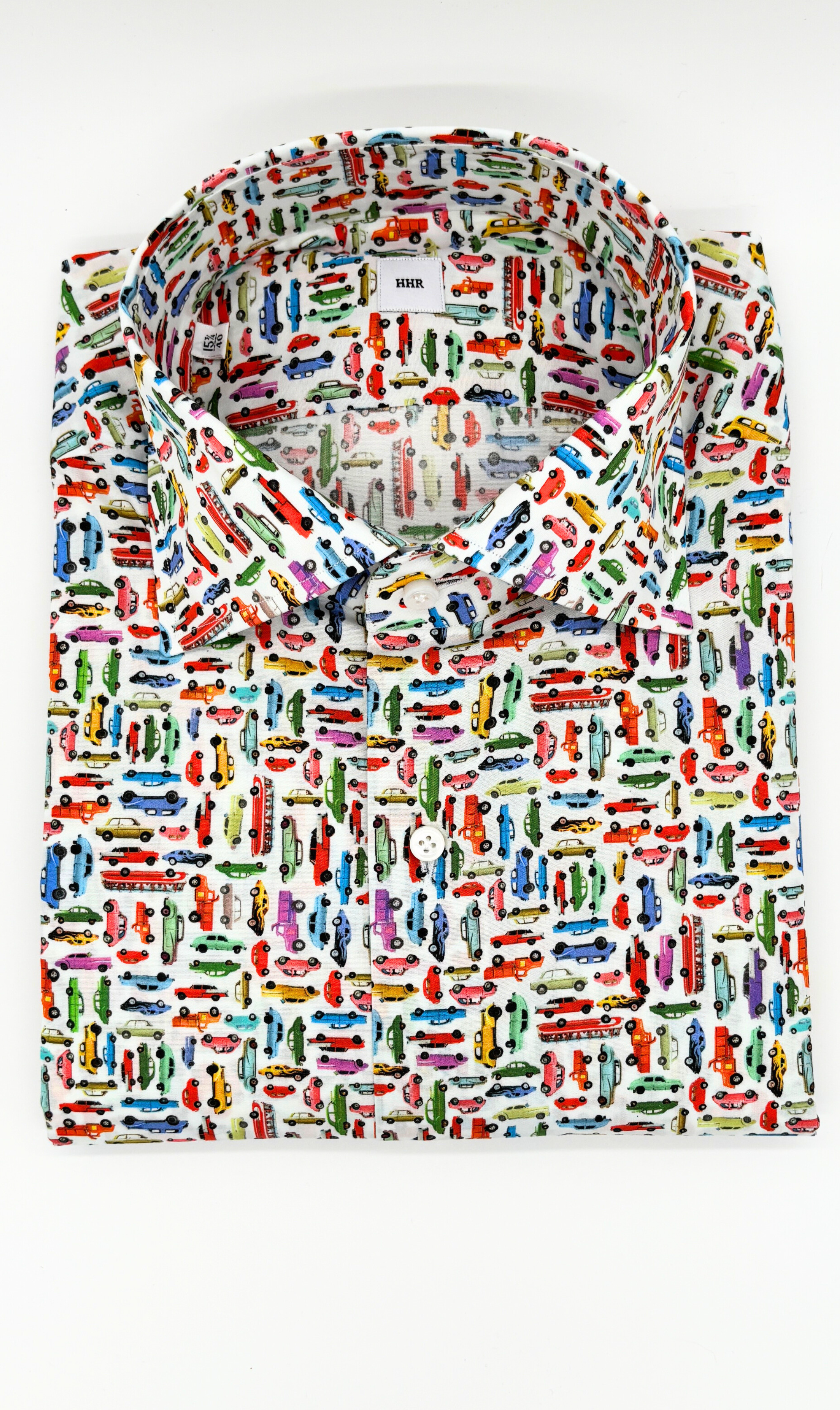 Nachhaltiges Herrenhemd mit Auto-Muster, Slim-Fit-Schnitt, handgefertigt in Italien aus ägyptischer Baumwolle.
