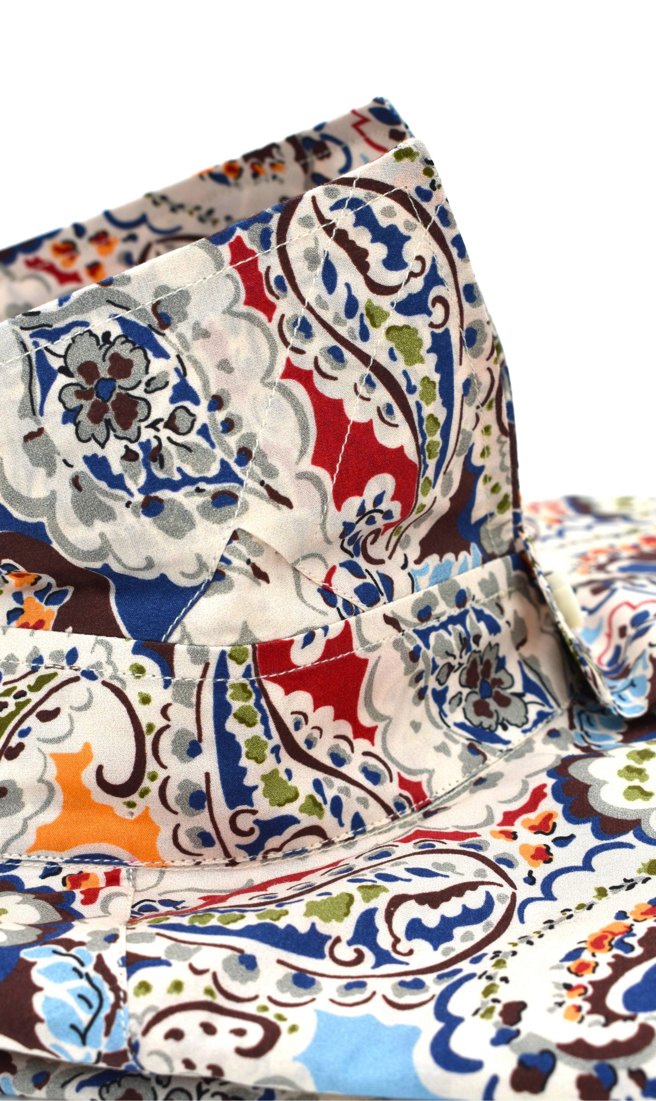 Detail des Kragen des Herrenhemdes Sartoriali No. 14 – Handgenäht und präzise verarbeitet für ein elegantes Finish