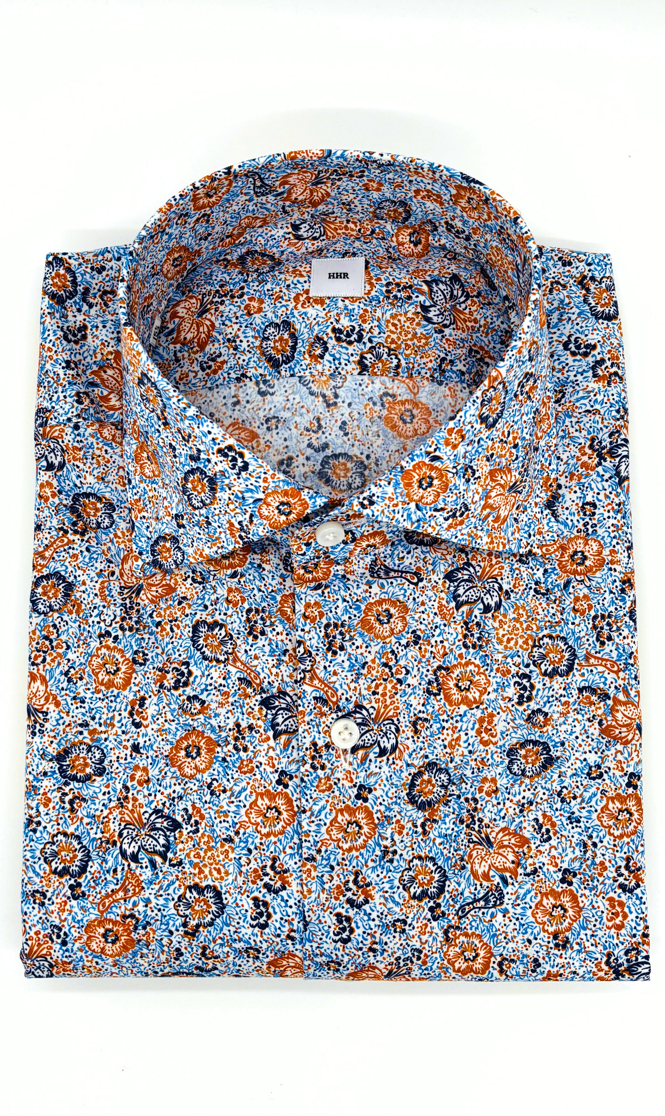 Nachhaltiges Herrenhemd mit blau orangenen Blumen-Muster, Slim-Fit-Schnitt, handgefertigt in Italien aus ägyptischer Baumwolle.