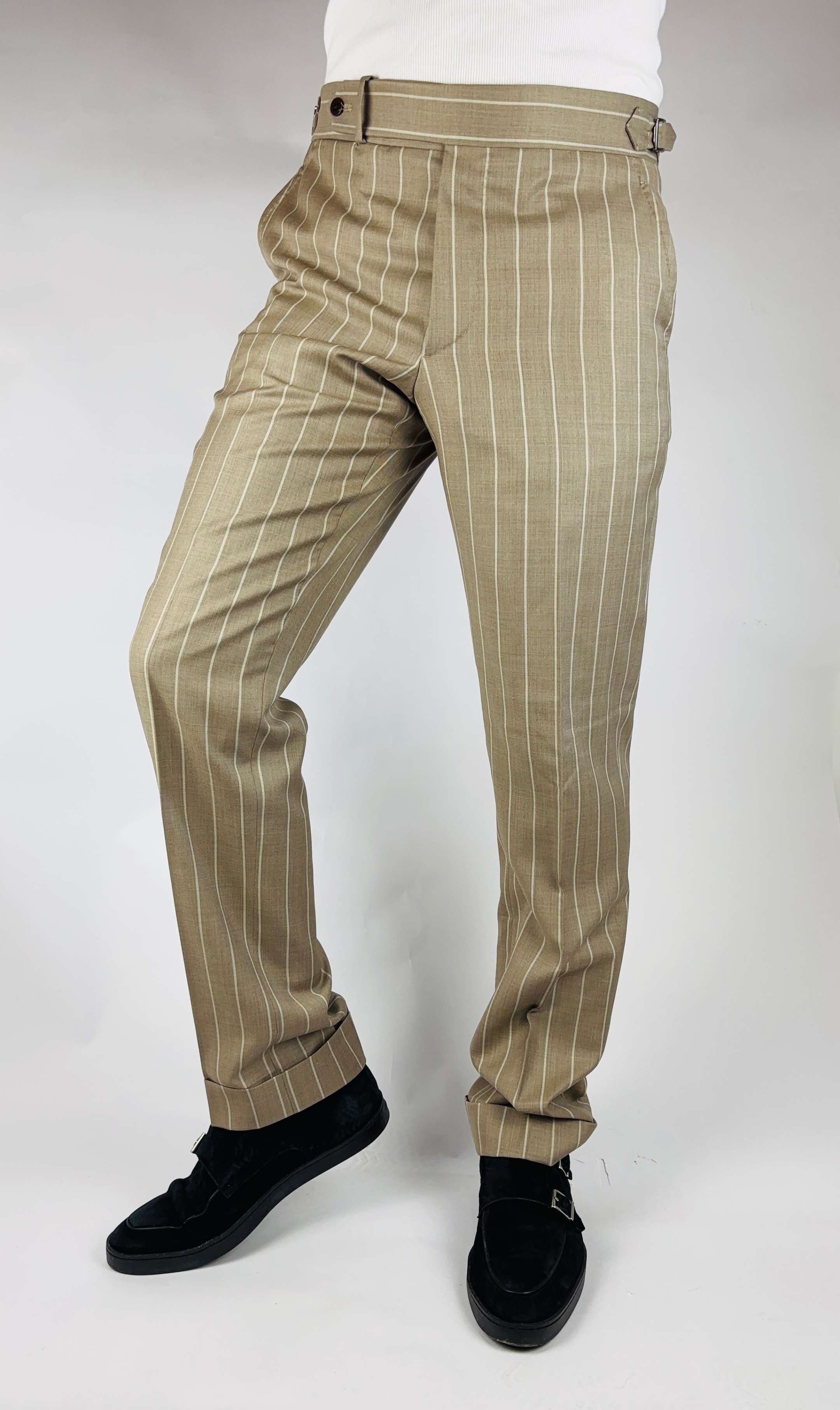 Straight cut trousers in brown with side adjuster
