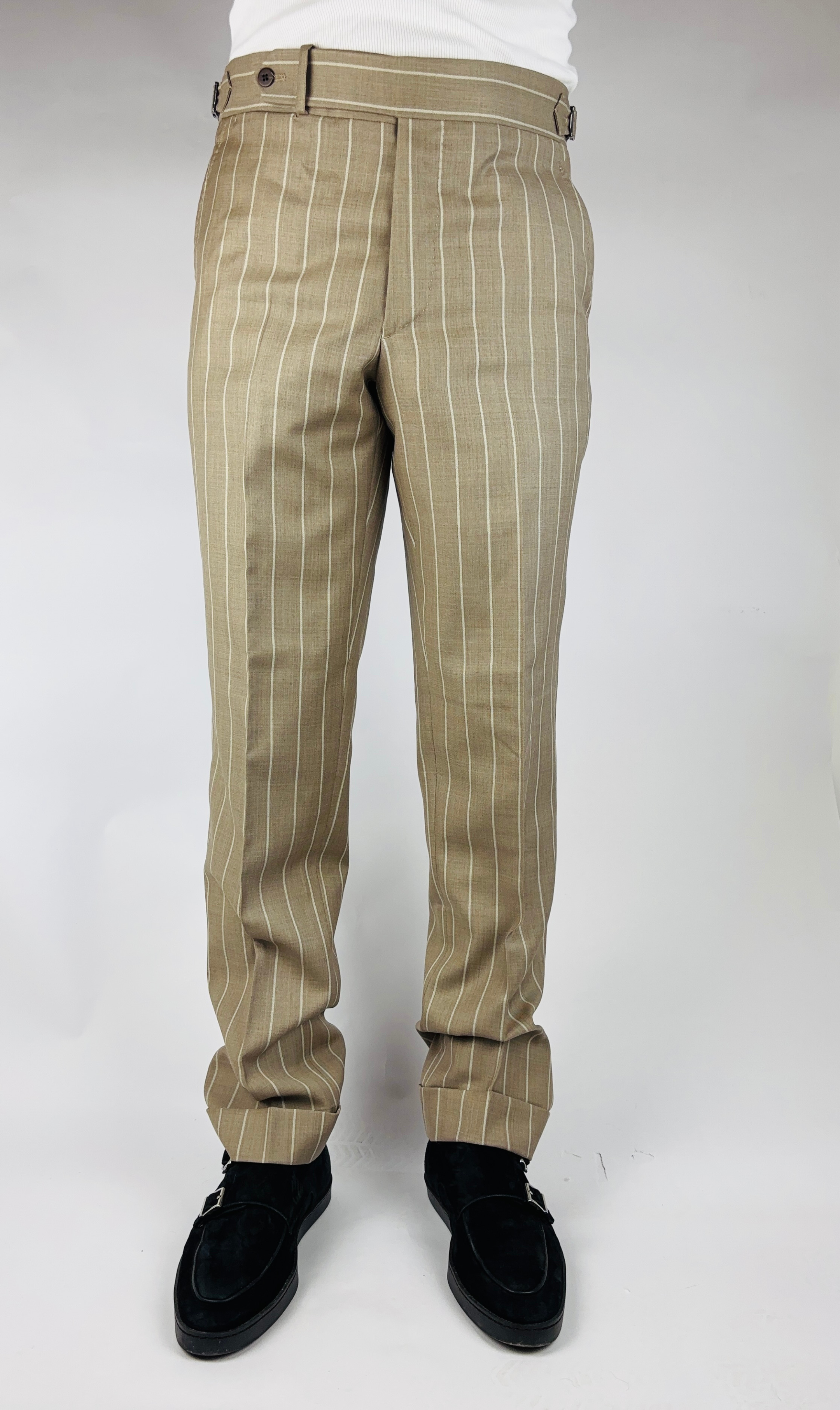 Straight cut trousers in brown with side adjuster