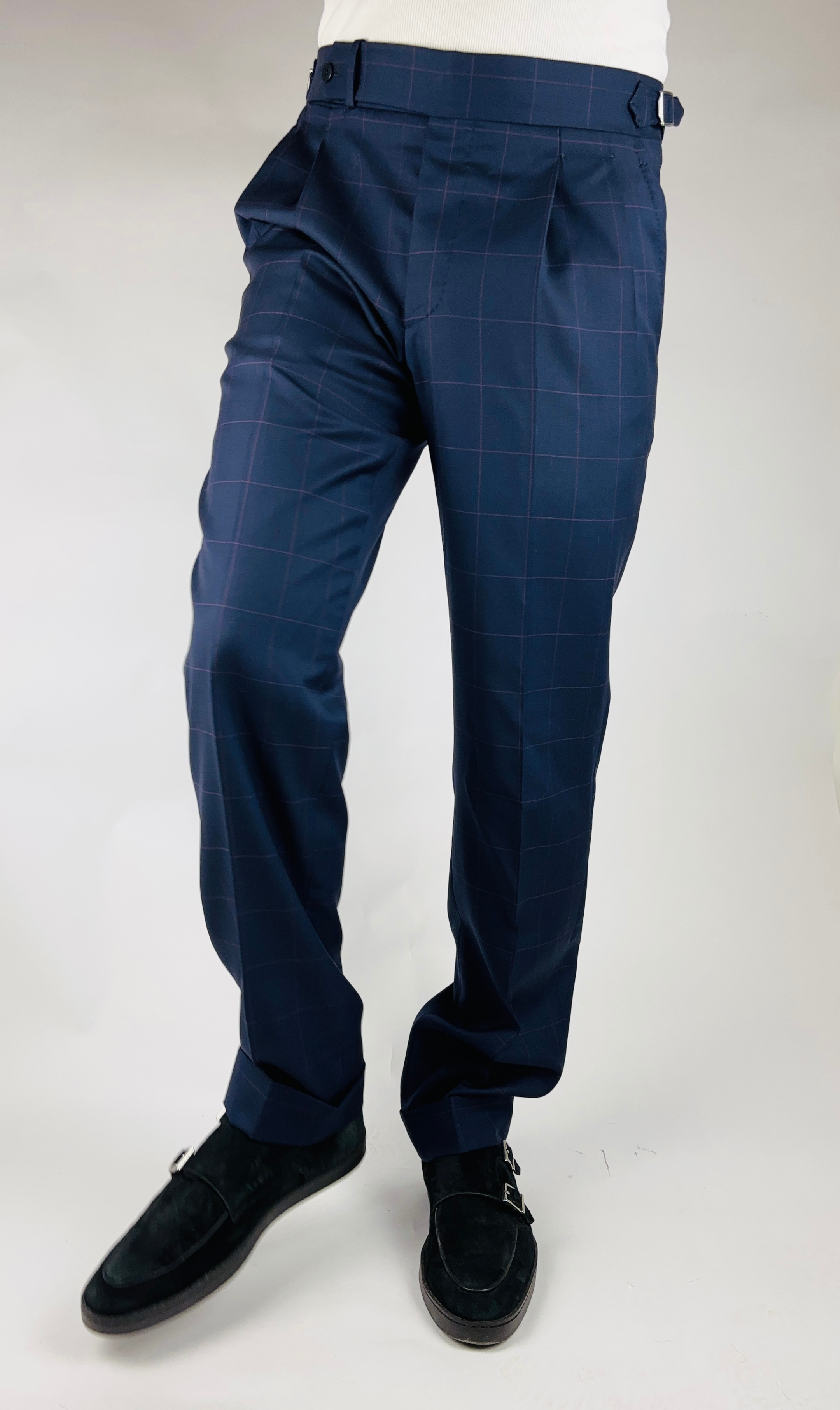 Straight cut trousers in brown with side adjuster