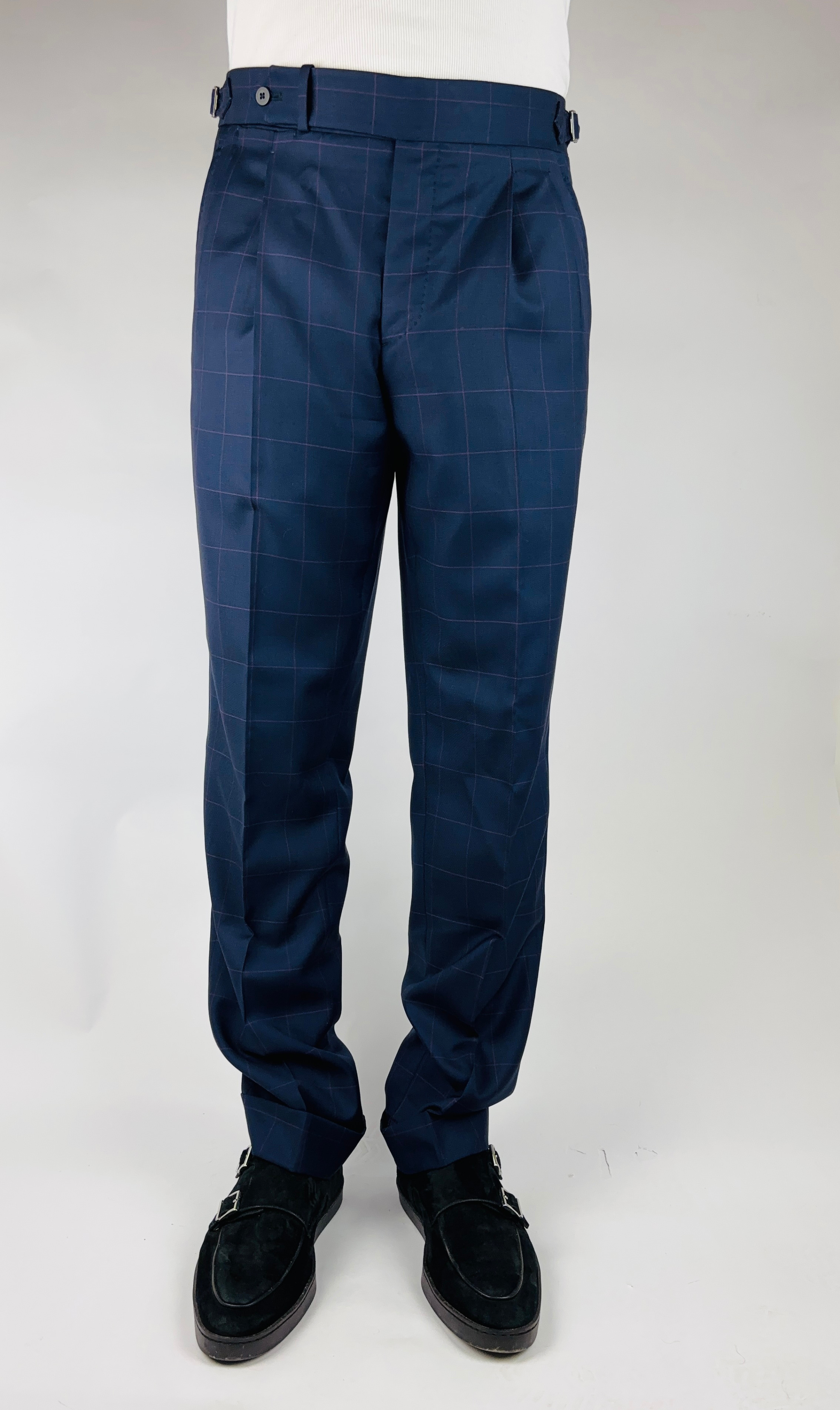 Straight cut trousers in brown with side adjuster